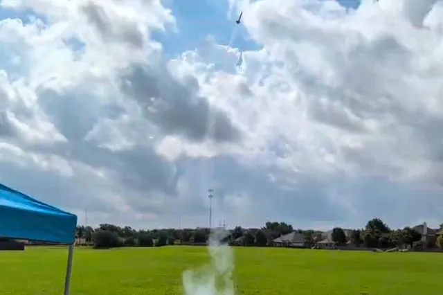 How does fin shape and structure affect a rocket's trajectory?